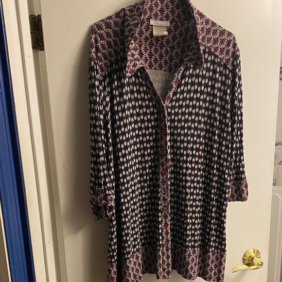 Patterned Button-Up Shirt - Picture 2 of 12